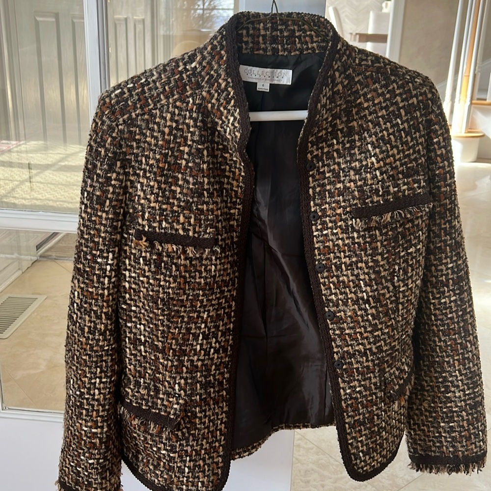 Beautiful  tweed brown classic style blazer with fringe on sleeves and pockets.